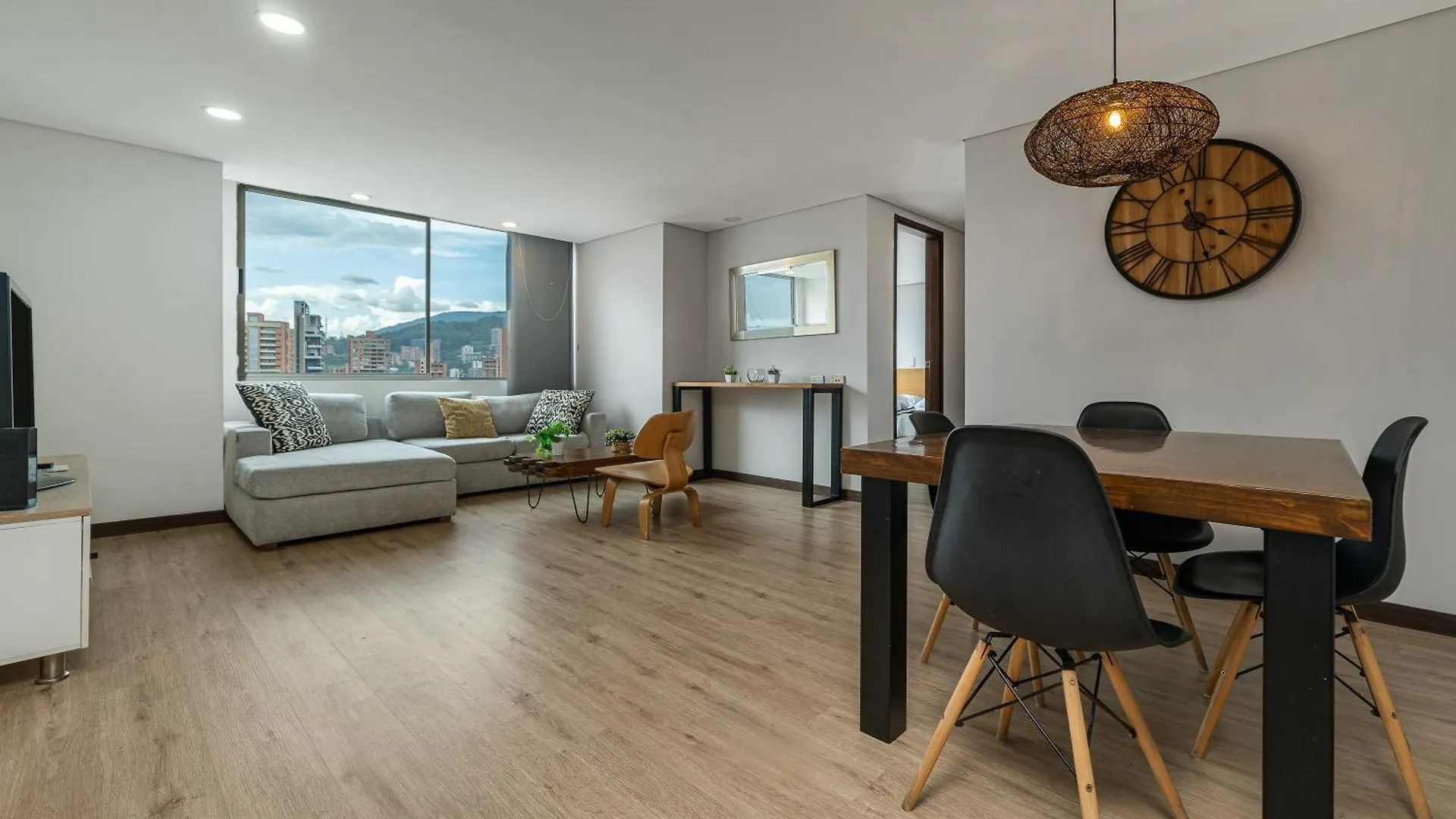 Apartamentos Poblado Alejandria By Housy Host Medellin
