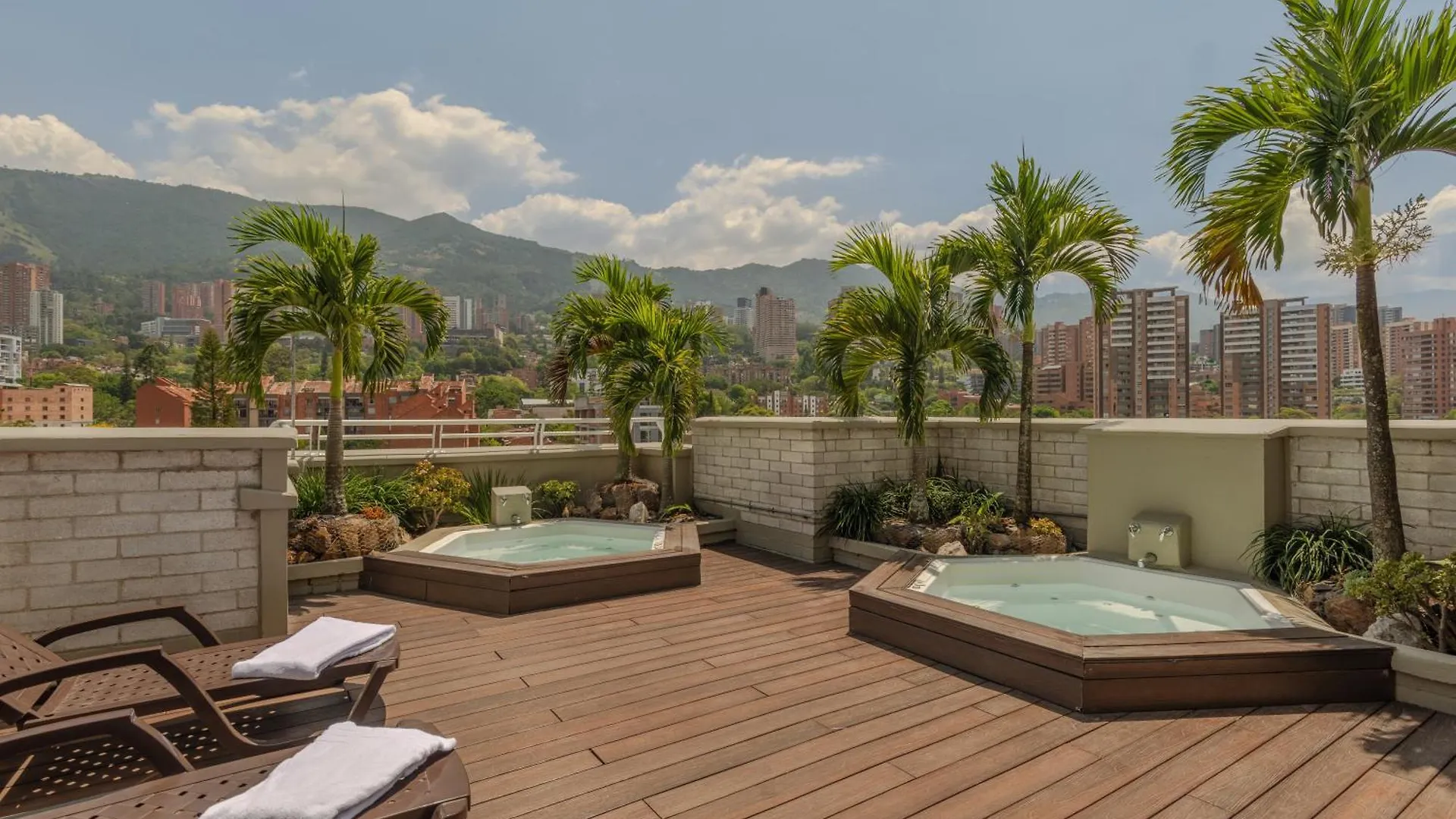 Apartamentos Poblado Alejandria By Housy Host Medellin Colombia