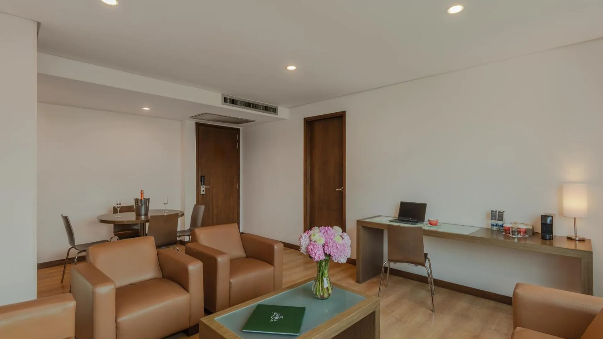 Apartamentos Poblado Alejandria By Housy Host Medellin 4*,  Colombia