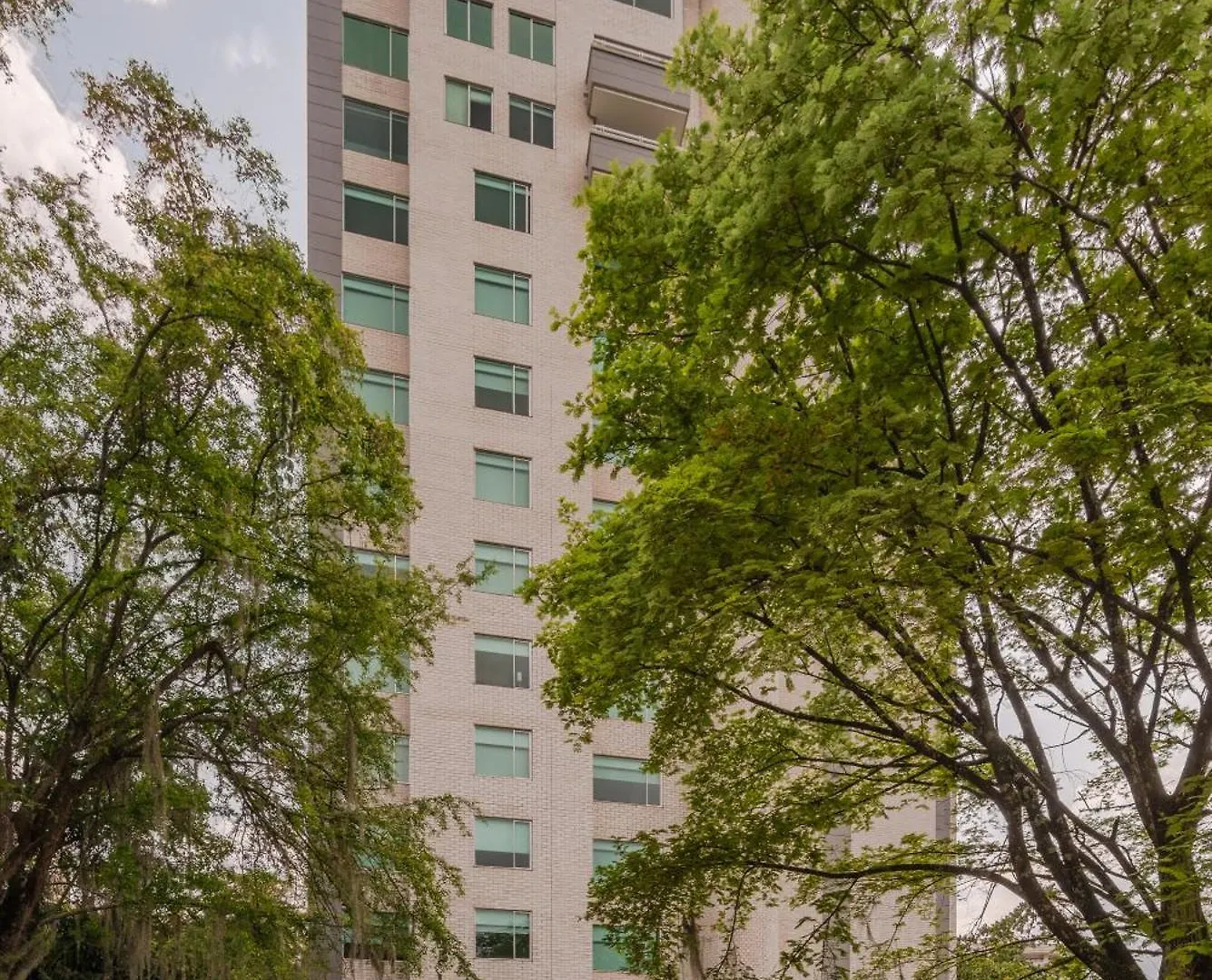 Apartamentos Poblado Alejandria By Housy Host Medellin 4*,